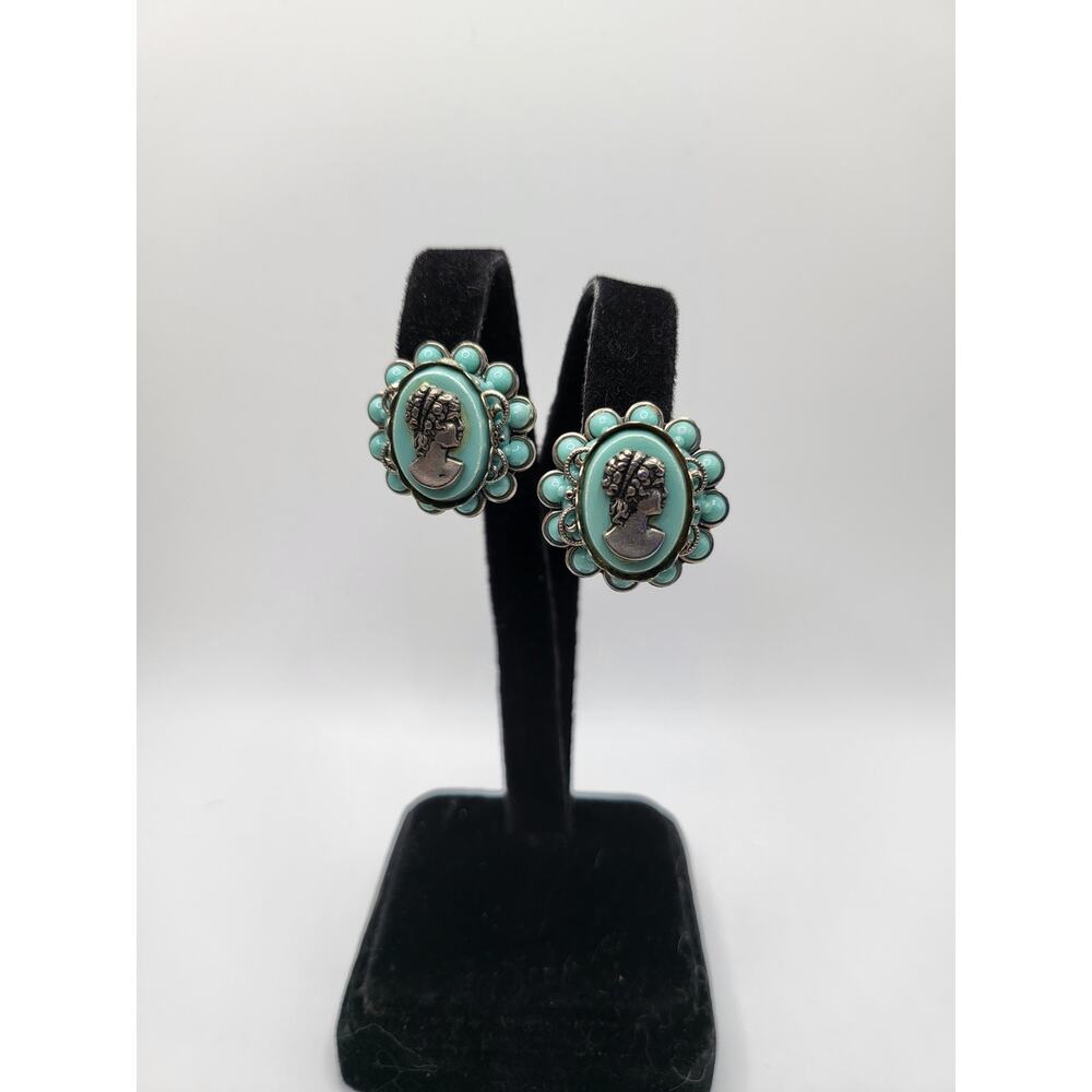 Vintage Turquoise Cameo Screw Back Earrings Silver Tone Lightweight